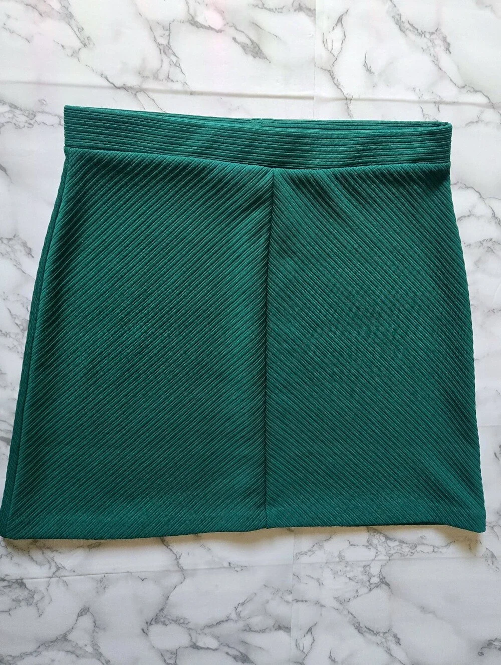 NWOT Green Ribbed Textured Mini Skirt - High-Waisted Chevron Knit Small